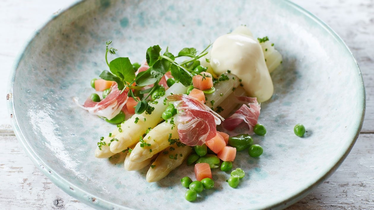 Asperges met pata negra en gerookte zalm – Recept