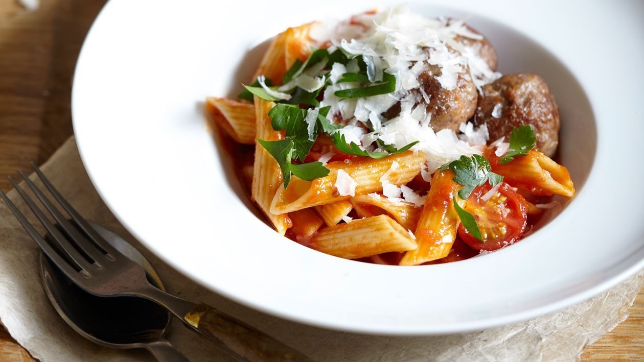 Penne Arrabbiata met gehaktballetjes en pecorino – Recept