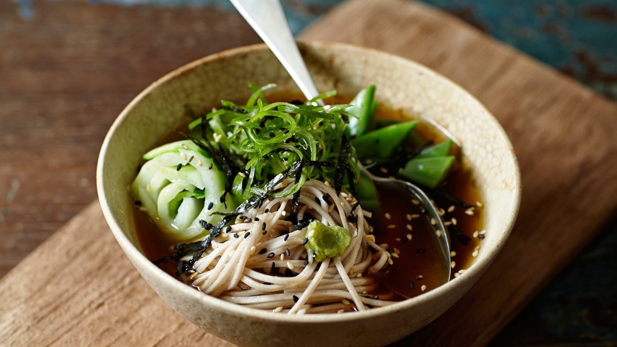 Soba noedel soep met paksoi en lente-uitjes – Recept