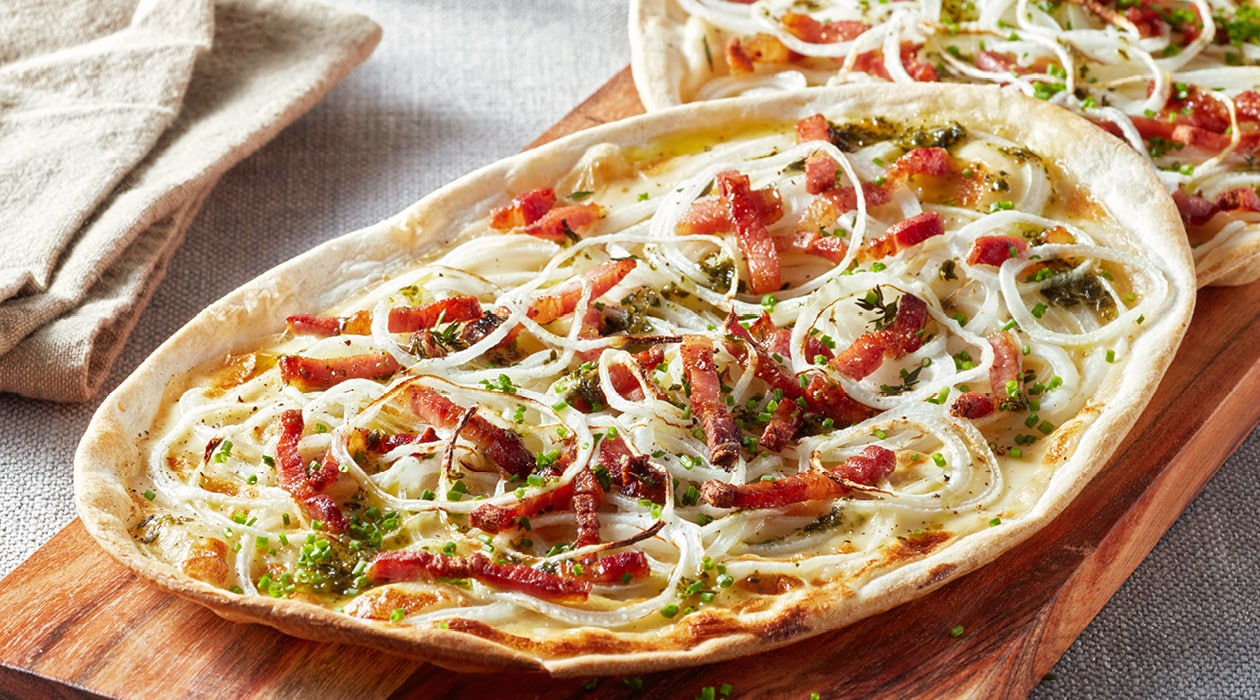 Flammenkuchen met ui & spek – Recept