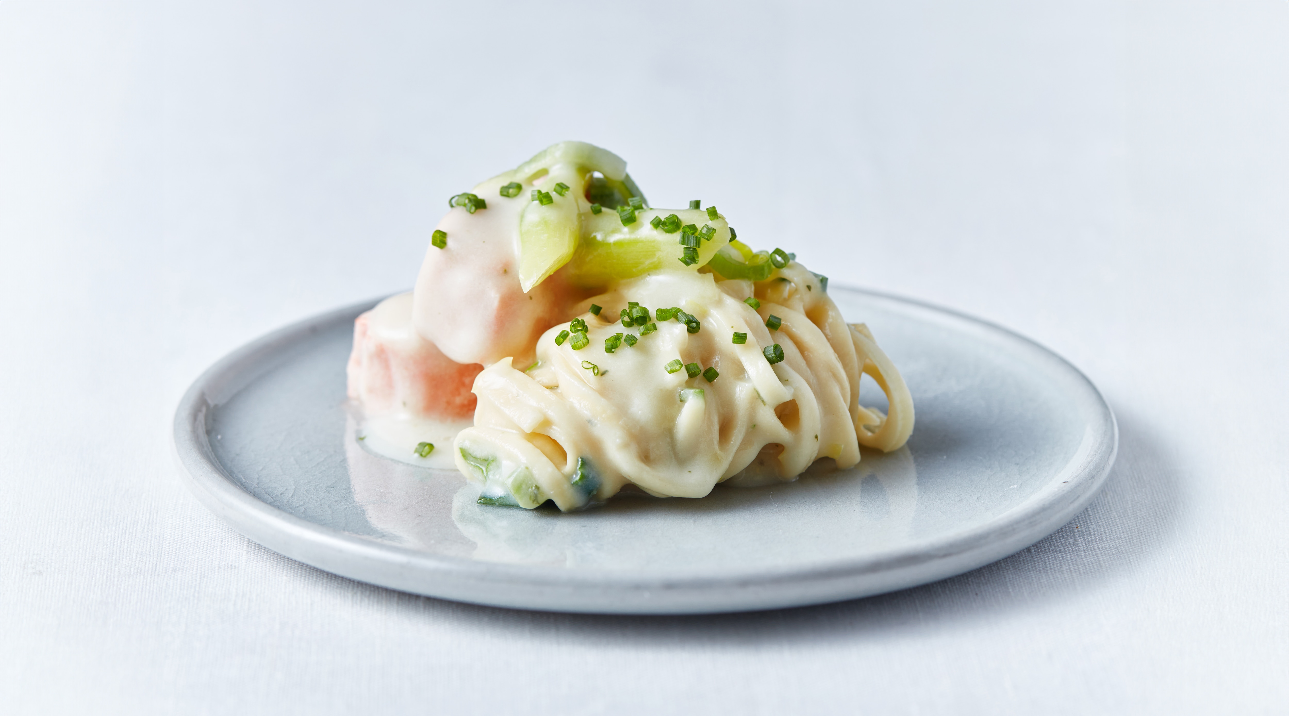 Pasta saus met asperges, verse zalm en dragon – Recept